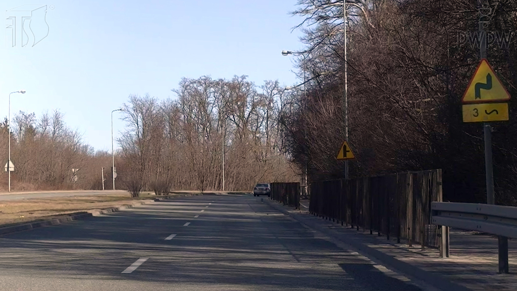 Are you warned in this situation of two dangerous bends?